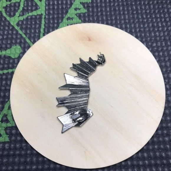 🗜 Metalware Ear Cuff 🗜 - Picture 3 of 8